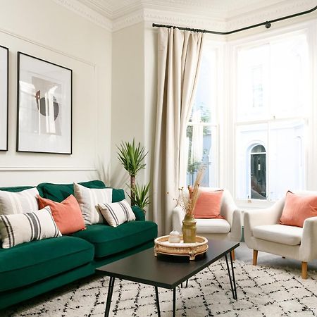 New Luxury For 2024 - Central Plymouth House - Sleeps 10 - Access To Plymouth Town - Close To The Barbican - Pets Welcome - Parking Available - By Luxe Living By Sophia Luaran gambar