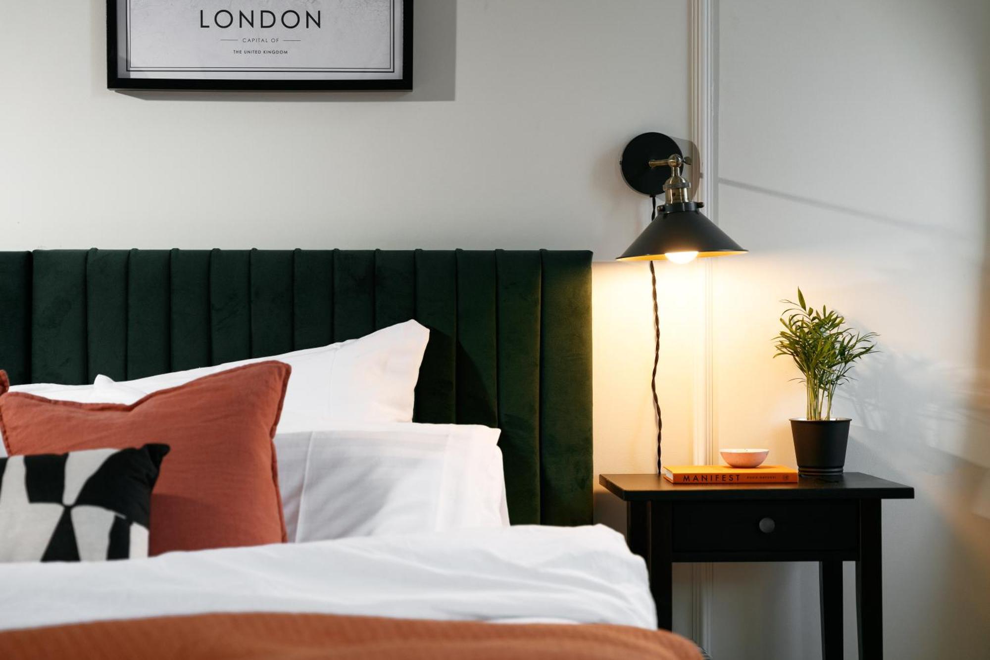 New Luxury For 2024 - Central Plymouth House - Sleeps 10 - Access To Plymouth Town - Close To The Barbican - Pets Welcome - Parking Available - By Luxe Living By Sophia Luaran gambar