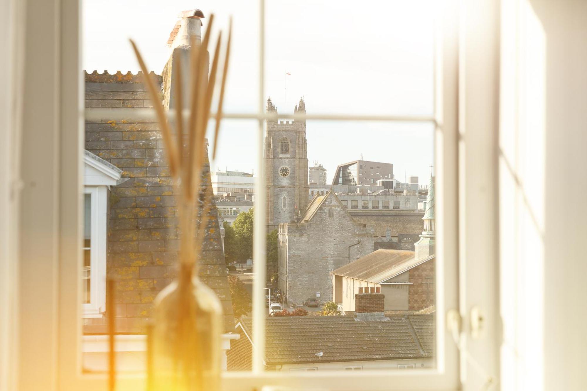 New Luxury For 2024 - Central Plymouth House - Sleeps 10 - Access To Plymouth Town - Close To The Barbican - Pets Welcome - Parking Available - By Luxe Living By Sophia Luaran gambar