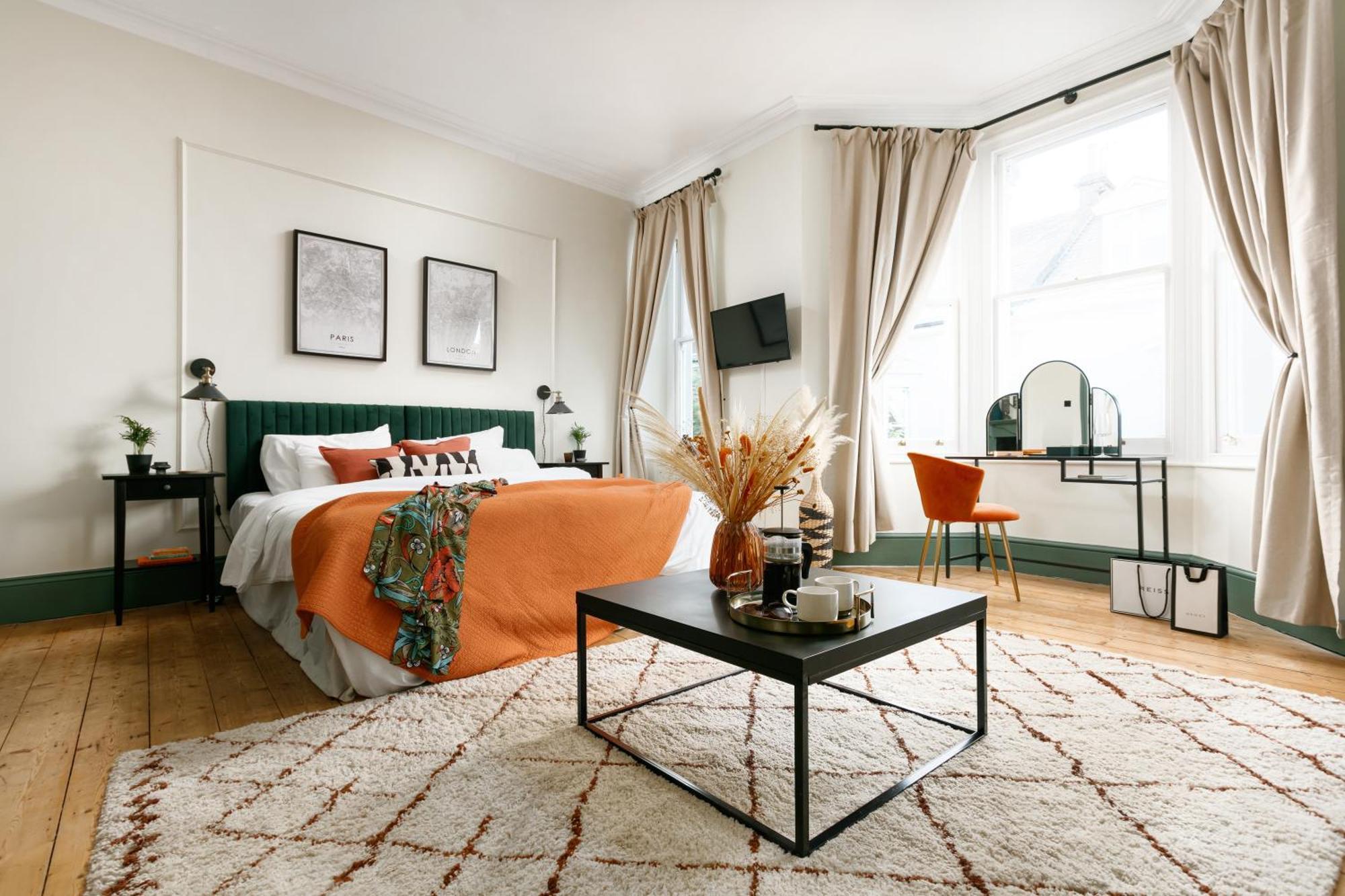 New Luxury For 2024 - Central Plymouth House - Sleeps 10 - Access To Plymouth Town - Close To The Barbican - Pets Welcome - Parking Available - By Luxe Living By Sophia Luaran gambar